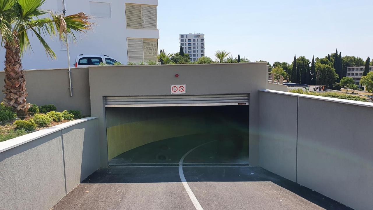 Luxury Apartment 4Seasons With Garage Split Exterior photo