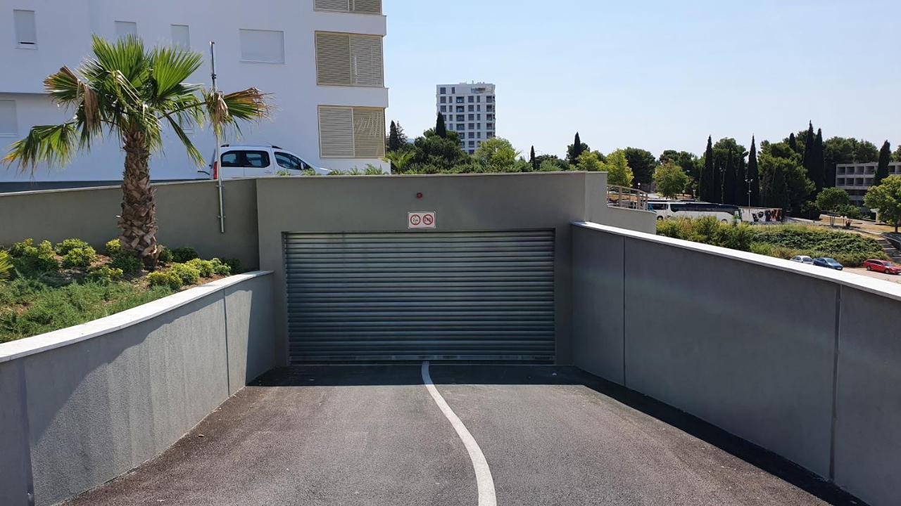 Luxury Apartment 4Seasons With Garage Split Exterior photo
