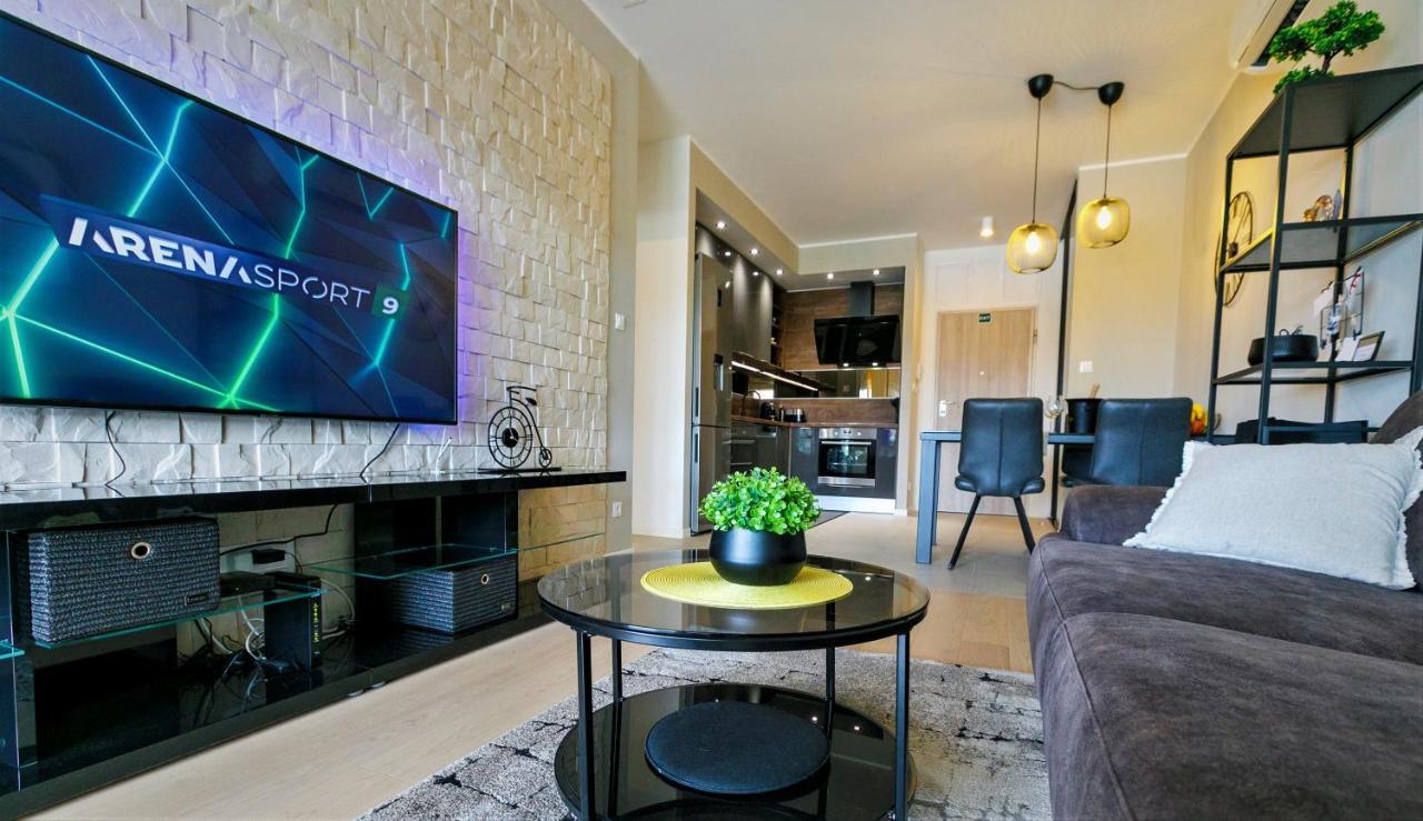 Luxury Apartment 4Seasons With Garage Split Exterior photo