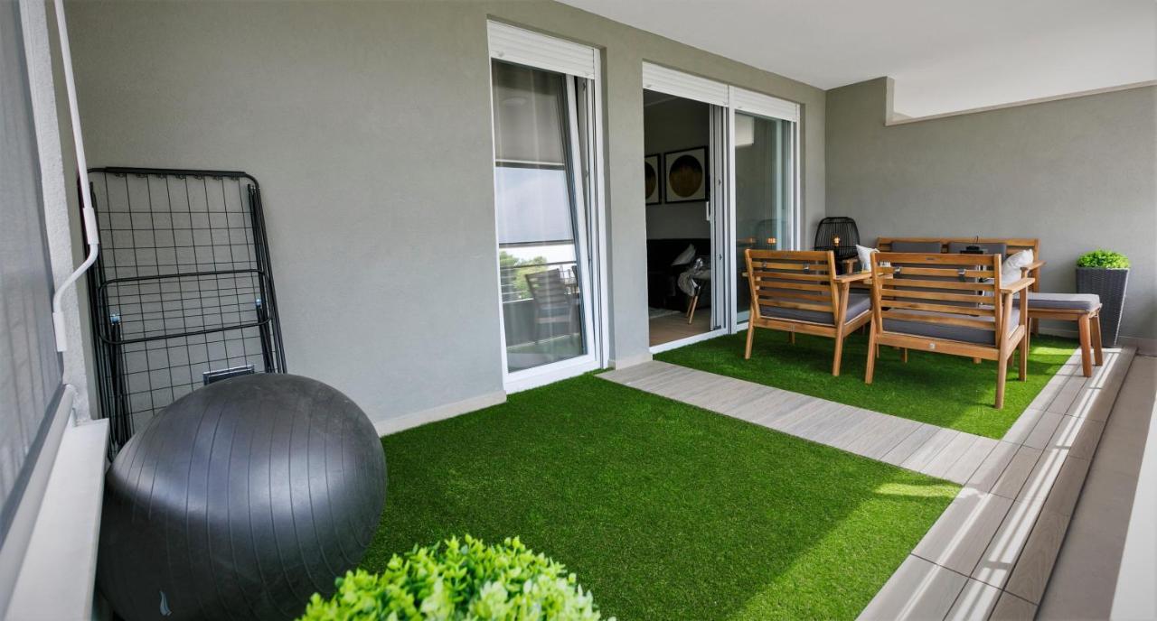 Luxury Apartment 4Seasons With Garage Split Exterior photo