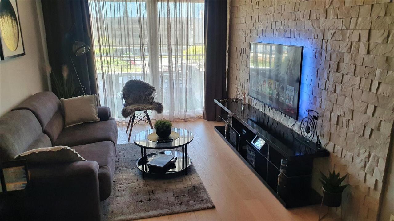Luxury Apartment 4Seasons With Garage Split Exterior photo